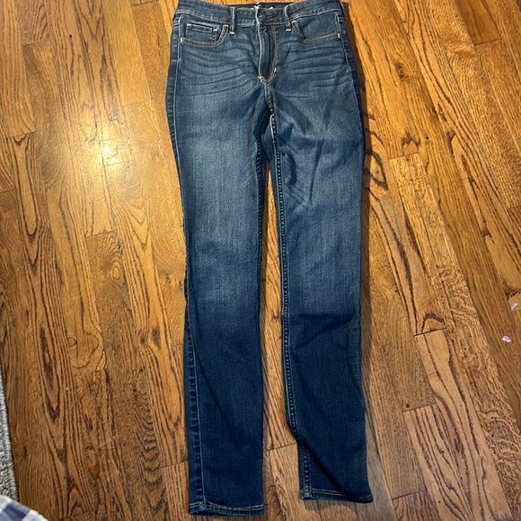 Hollister high-rise super skinny. size 26×30. - Picture 5 of 5
